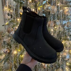 Kids UGG Bolden Waterproof leather Chelsea boots - NEW WITHOUT TAGS
